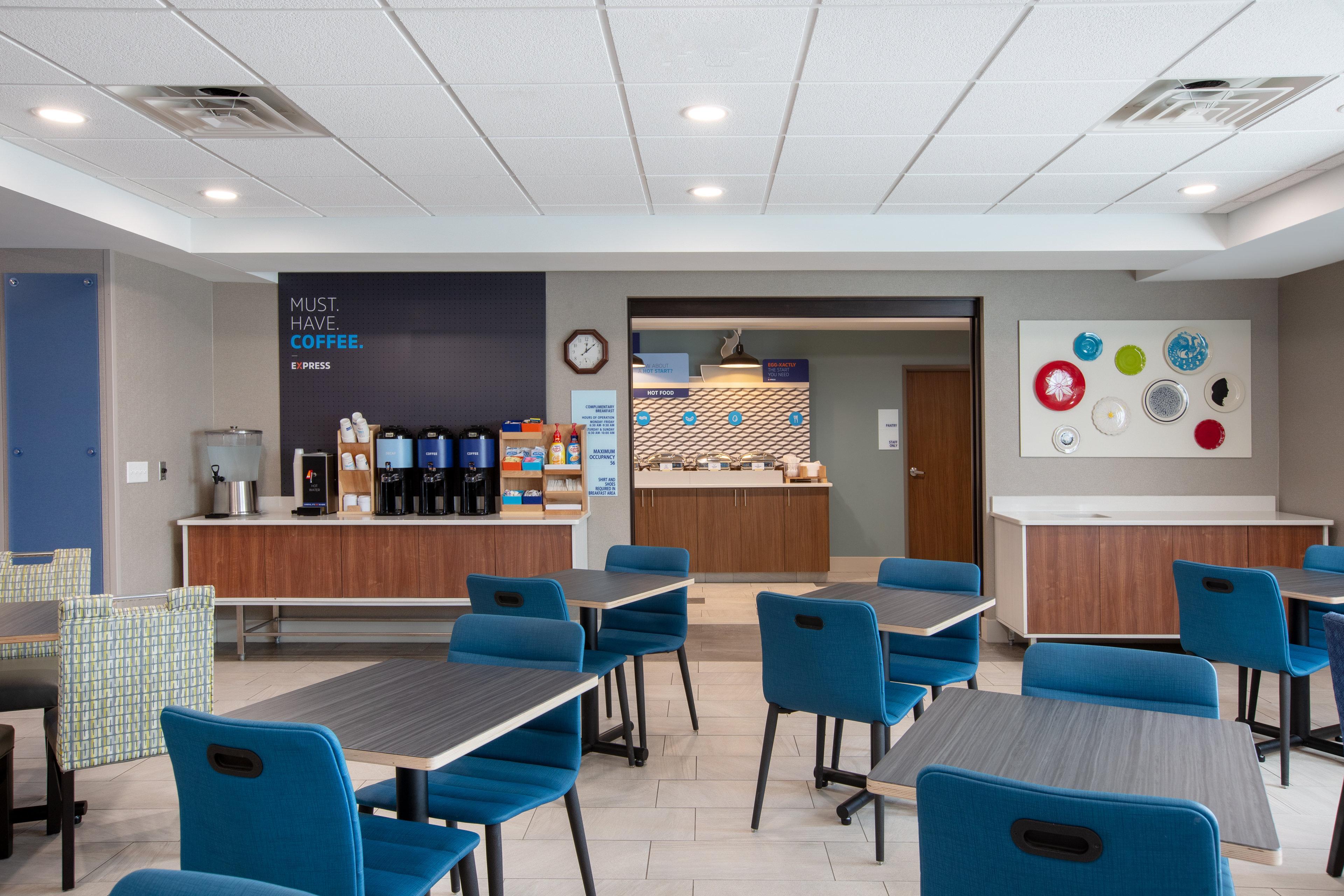 Holiday Inn Express Hotel & Suites Columbus By Ihg Exterior foto