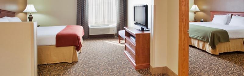 Holiday Inn Express Hotel & Suites Columbus By Ihg Exterior foto