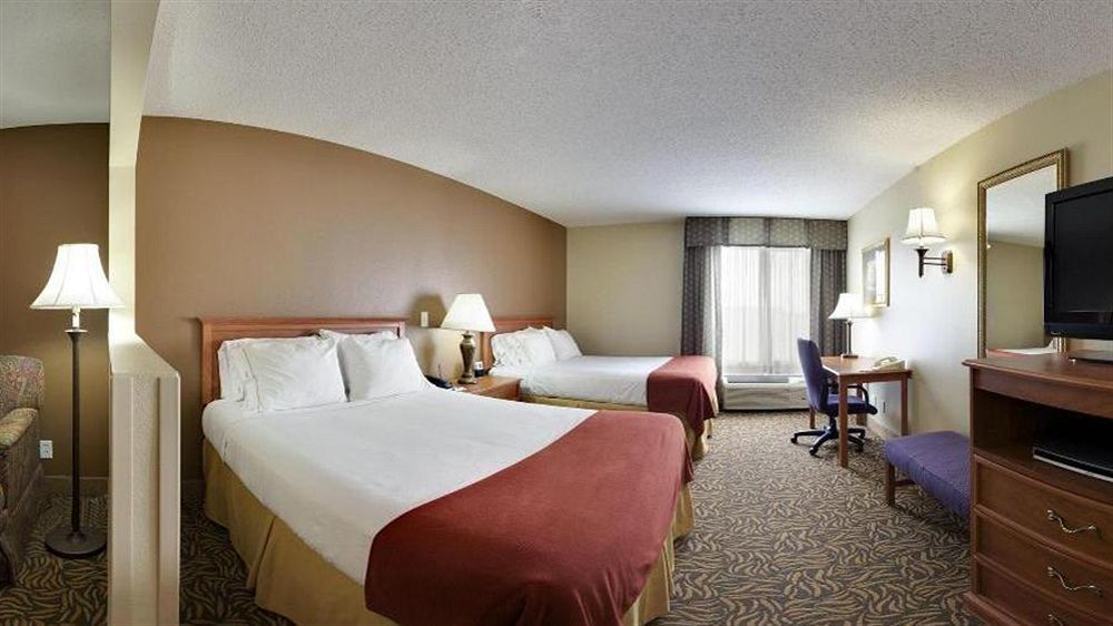 Holiday Inn Express Hotel & Suites Columbus By Ihg Exterior foto
